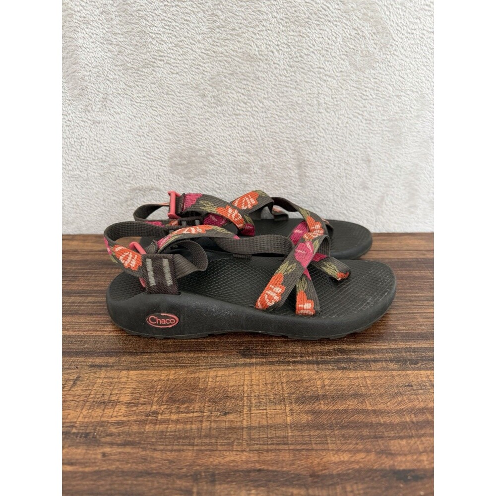 Chaco Z/2 Women’s Classic Toe Loop Sandals Size 8 Gently Owned Floral Summer